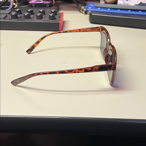 Tortoise Shell Sunglasses - Picture 5 of 5